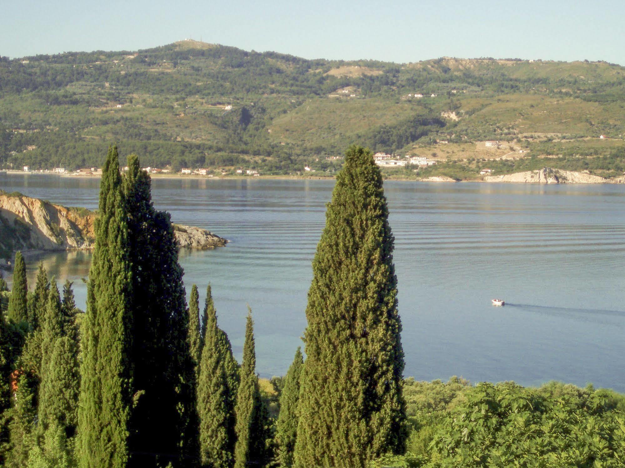 Scorpios Hotel & Suites Samos Town Bagian luar foto